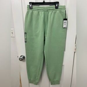 Foot locker men’s joggers-size M new